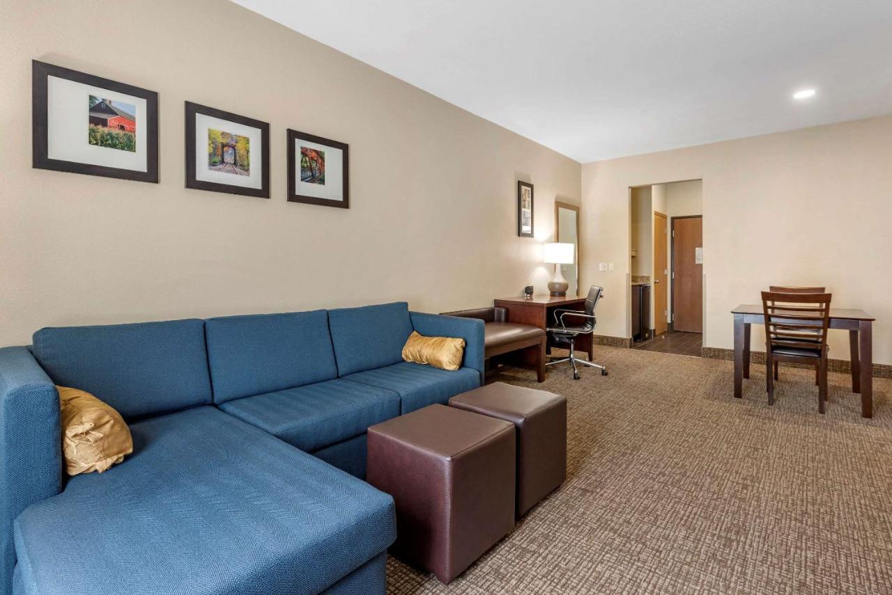 Comfort Suites Auburn Near I-69 Ngoại thất bức ảnh