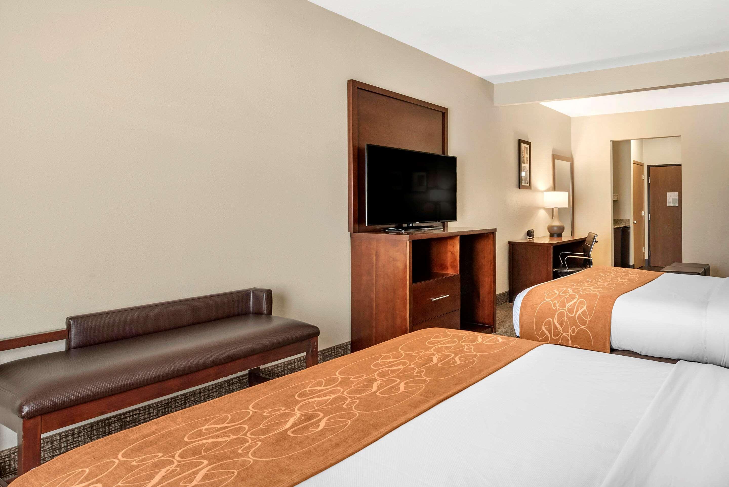 Comfort Suites Auburn Near I-69 Ngoại thất bức ảnh