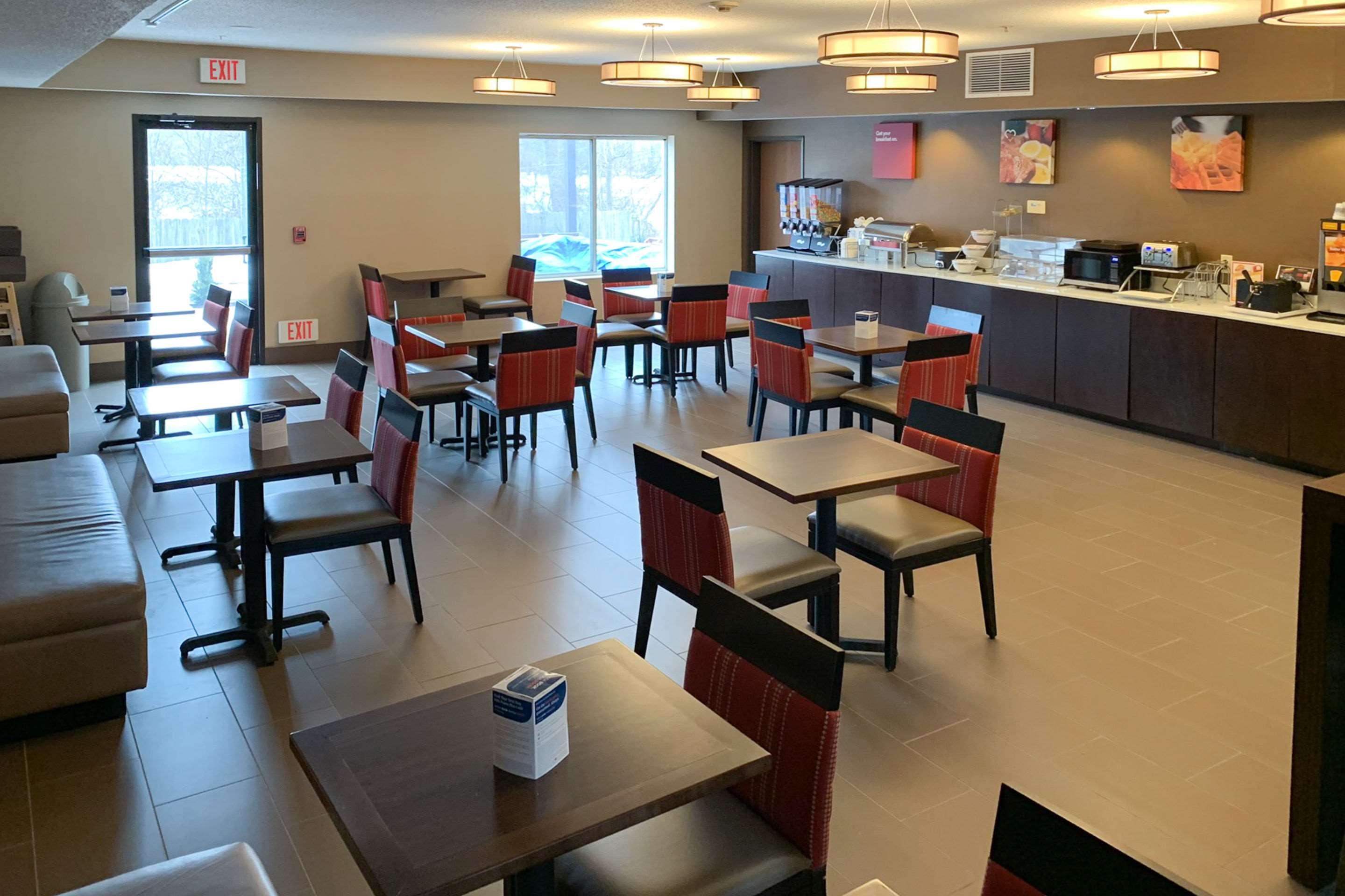 Comfort Suites Auburn Near I-69 Ngoại thất bức ảnh