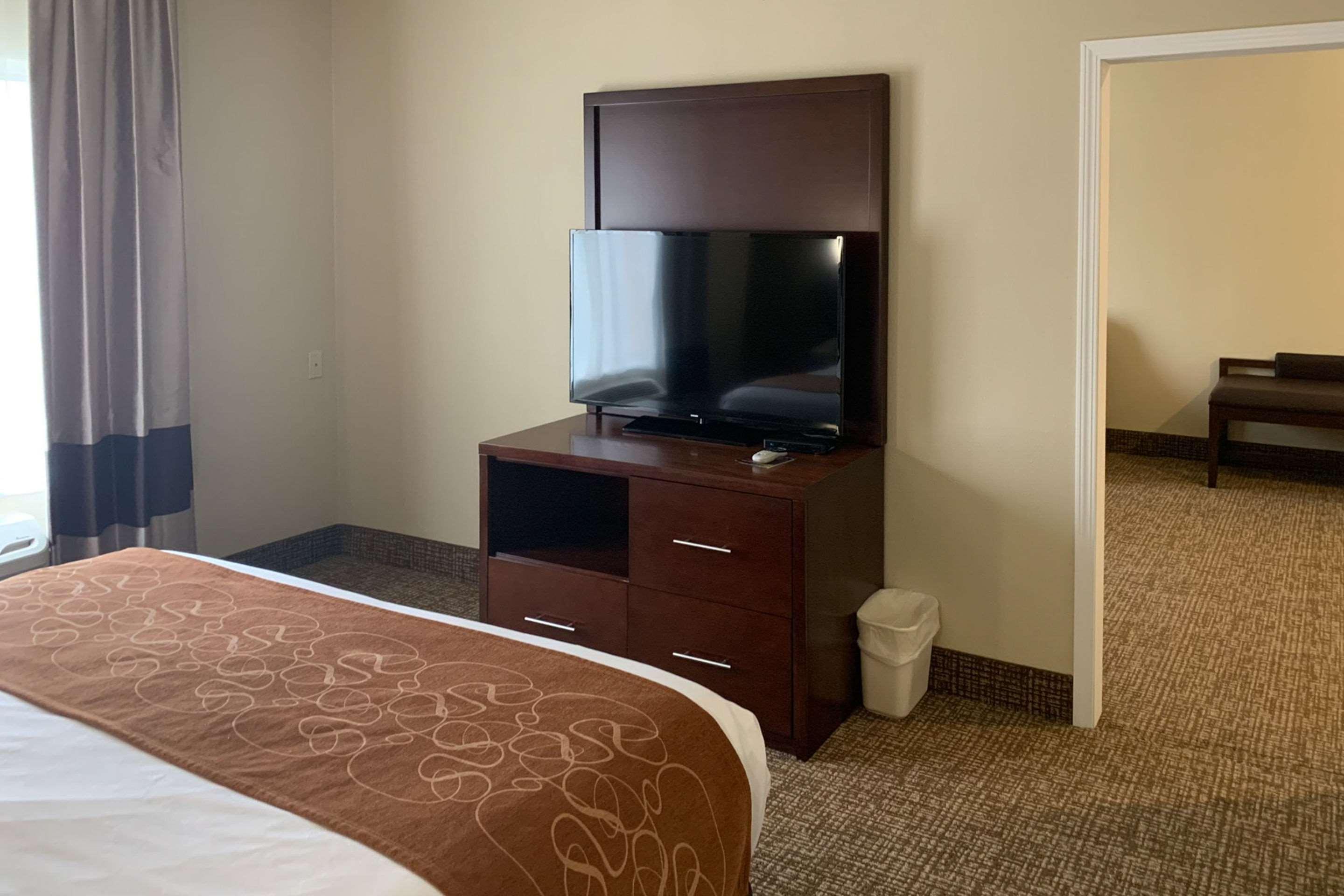 Comfort Suites Auburn Near I-69 Ngoại thất bức ảnh