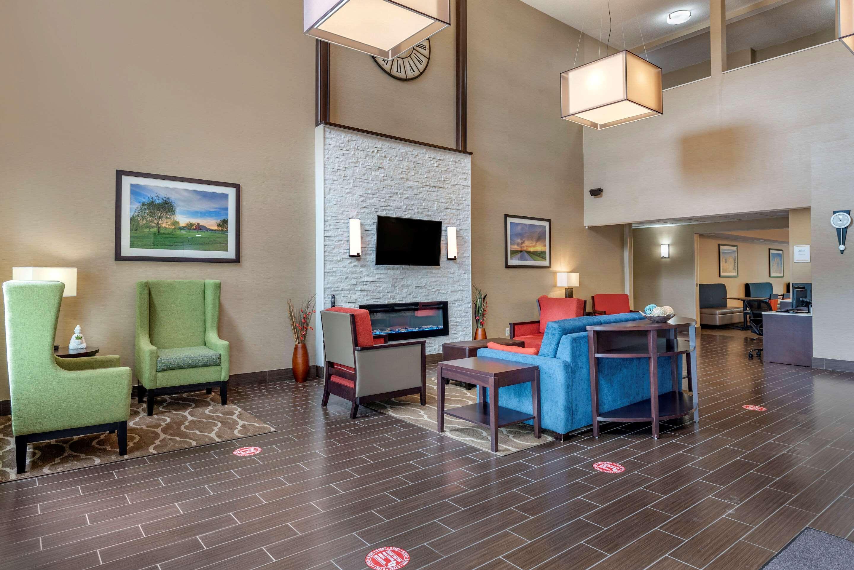 Comfort Suites Auburn Near I-69 Ngoại thất bức ảnh